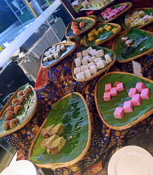 Hotel Maya Ramadan/Kuala Lumpur Hotel Maya’s Lavish Ramadan - Dessert section kuih
